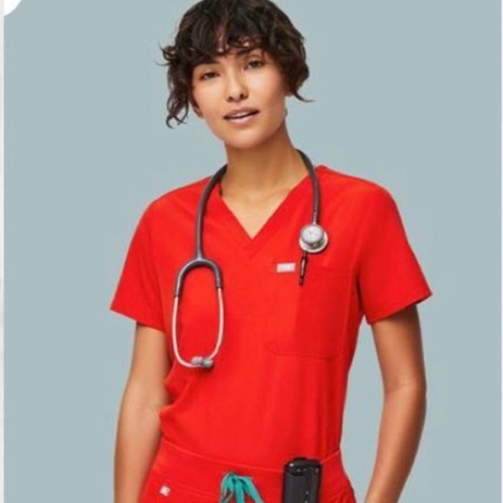 Figs One pocket catarina top